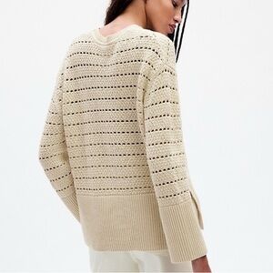 GAP 24/7 split-hen crochet sweater.